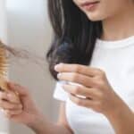 Kako očistiti četku za kosu u 7 jednostavnih koraka